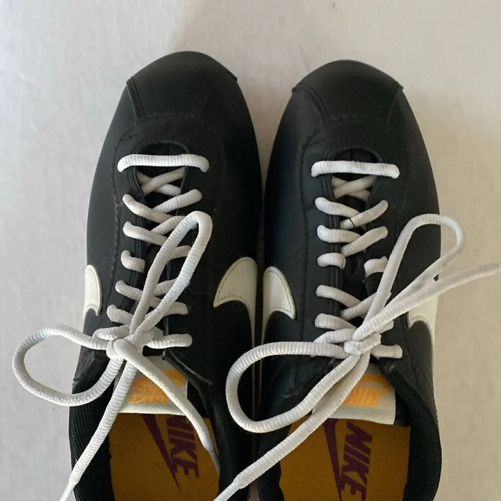 Nike Cortez Women’s Black Sneakers Size 7 US